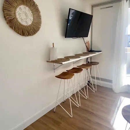 Apartament Climatise De 20m2 Avec Place De Parking Privee
