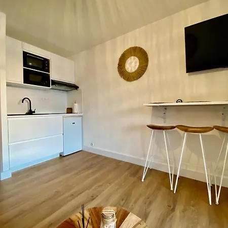 Apartament Climatise De 20m2 Avec Place De Parking Privee Sète