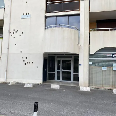 Apartament Climatise De 20m2 Avec Place De Parking Privee