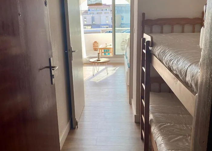 Climatise De 20m2 Avec Place De Parking Privee * Sète